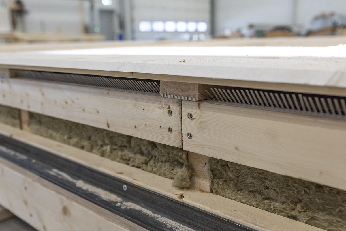 Husblock i trä under produktion i fabriken i Tegsnäset